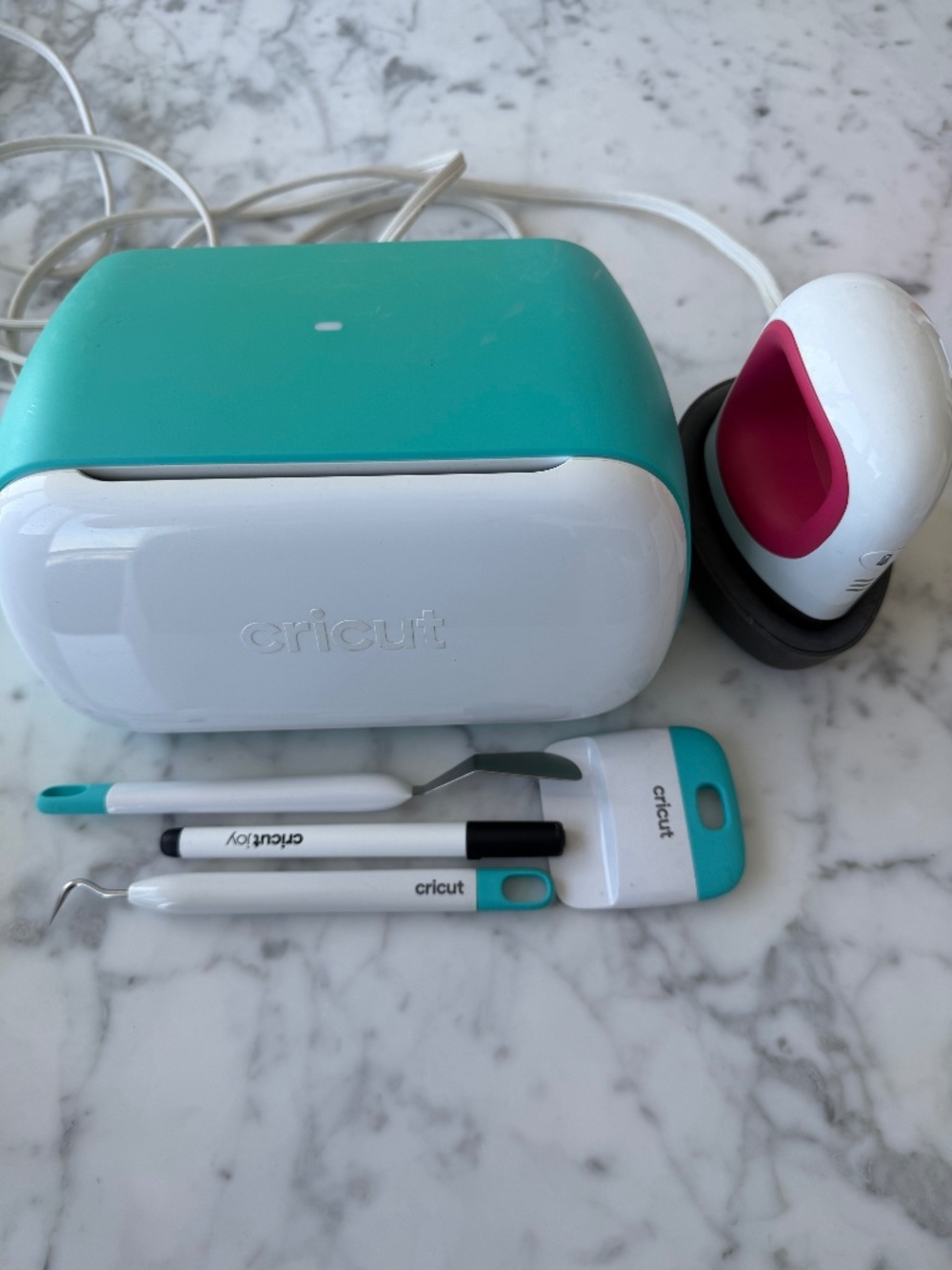 Cricut Joy Machine Bundle – Includes EasyPress Mini, Tools, Mats & Vinyl
